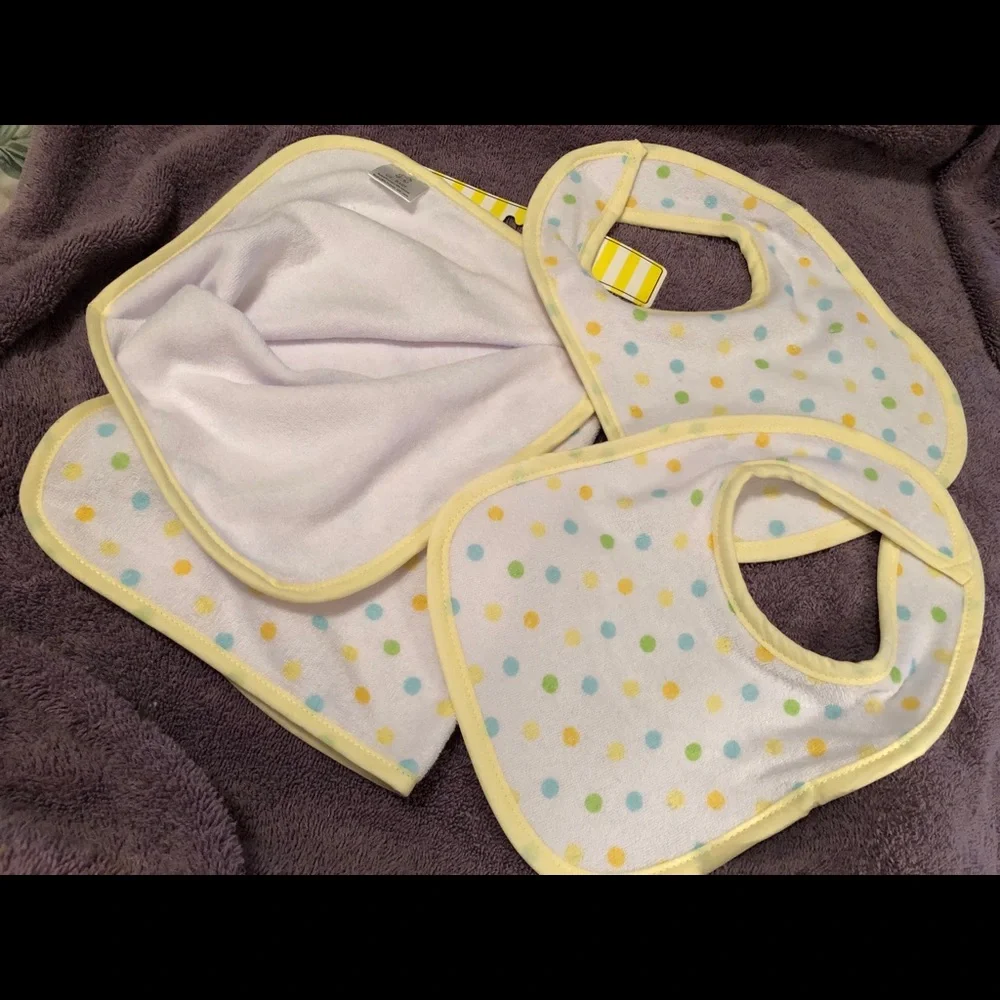 HP 1-4-21 💛Baby Bib & Nursing Towel Set of 4 💛